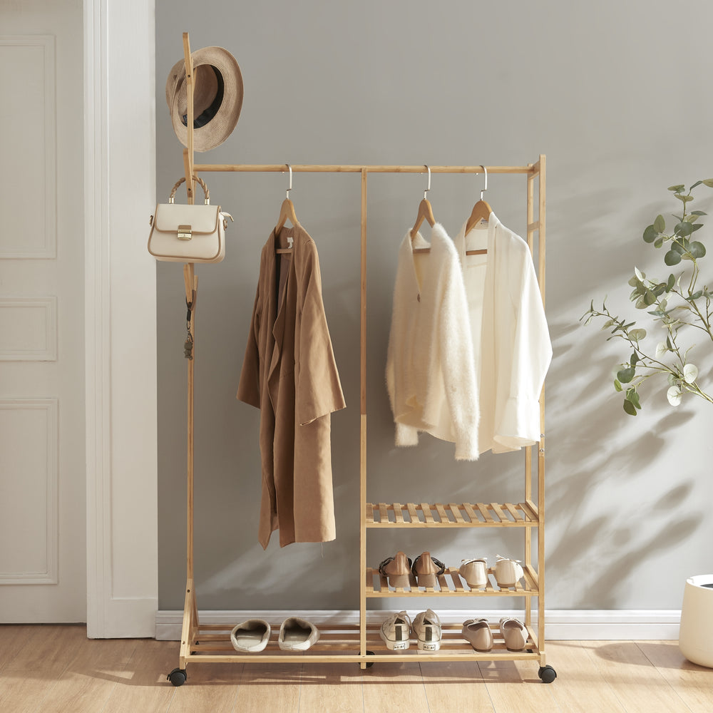 Perchero con ruedas Ikaalinen bambú [en.casa] - premiumXL