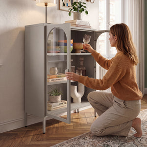Vitrina Klippestad con 2 puertas arqueadas acero 95x80x35cm Gris cálido [en.casa]