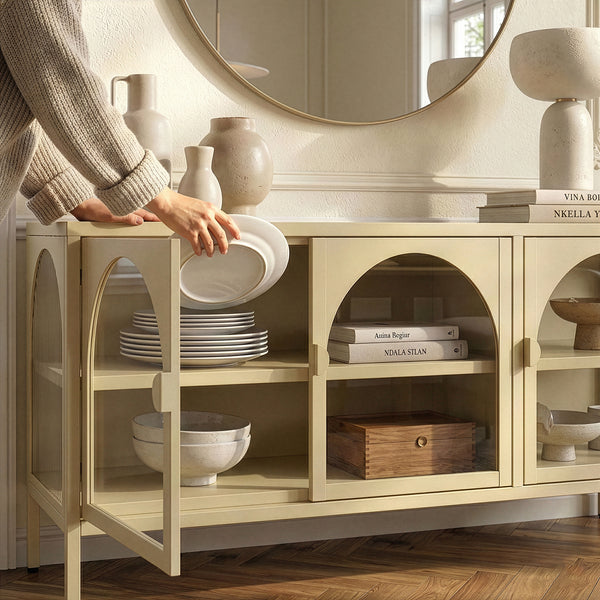 Aparador vitrina Klippestad acero 118x35x55 cm color camello [en.casa]