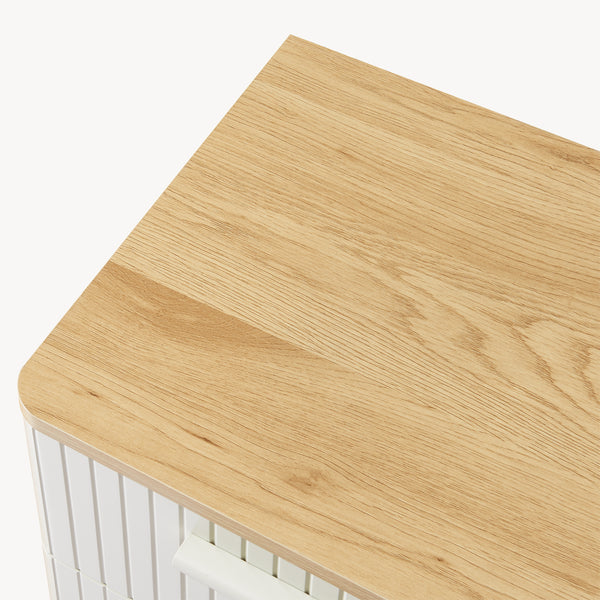 Mesita de noche Ferrersp con 2 cajones 50x40x40 cm aspecto roble/color arena [en.casa]