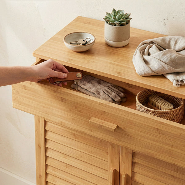 Zapatero Aarela 2 puertas + cajón bambú 67x66x34cm Natural [en.casa]