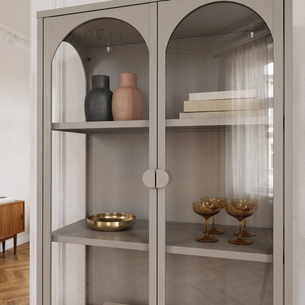 Vitrina Klippestad con 2 puertas arqueadas acero 160x80x35cm Gris cálido [en.casa]
