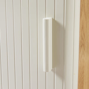 Mesita de noche Ferrersp con puerta 50x40x40 cm aspecto roble/color arena [en.casa]