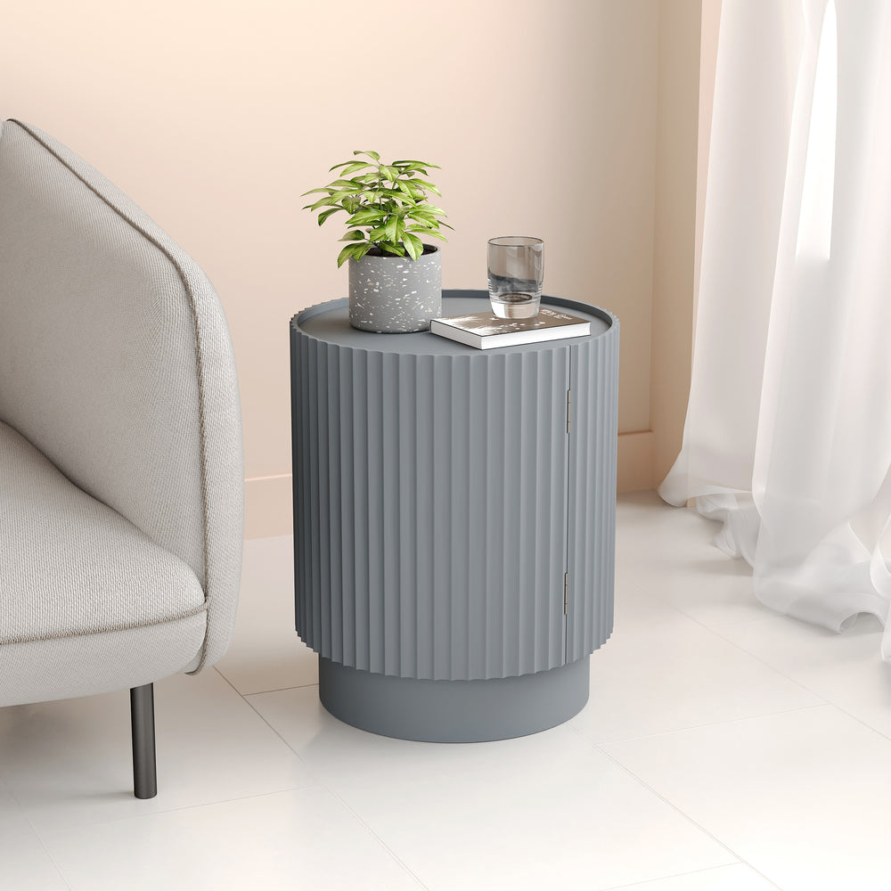 Mesa auxiliar Rill con puerta [en.casa]