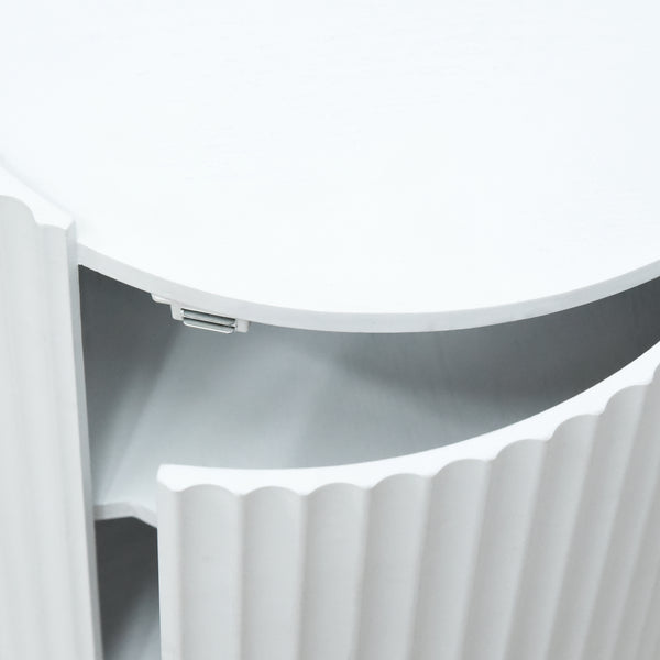 Mesa auxiliar Rill con puerta [en.casa]