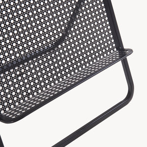 Mesa auxiliar con revistero Jäller [en.casa]