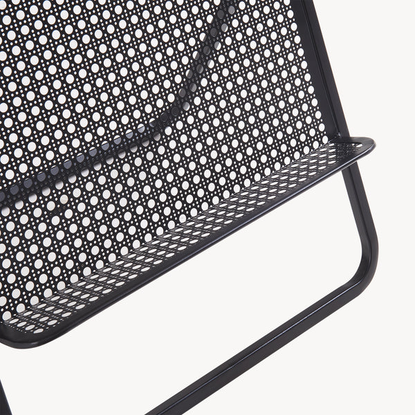 Mesa auxiliar con revistero Jäller [en.casa]