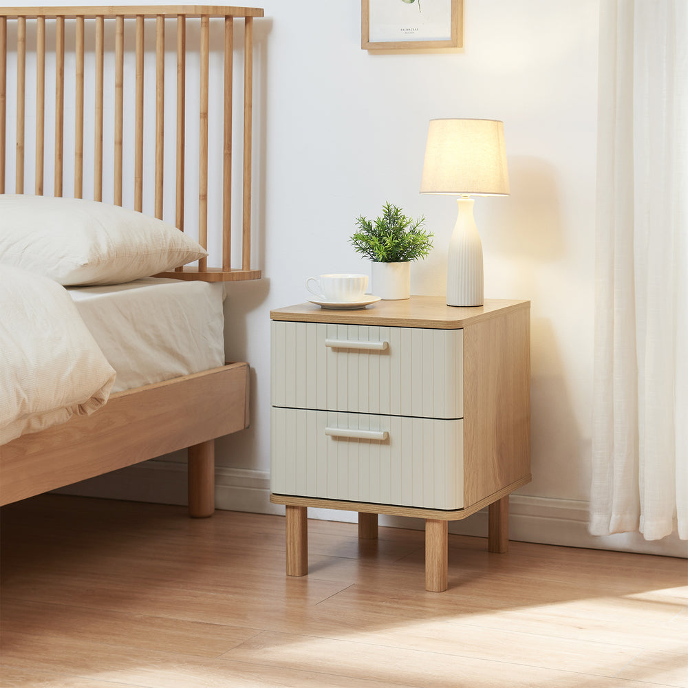 Mesita de noche Ferrersp con 2 cajones 50x40x40 cm aspecto roble/color arena [en.casa]